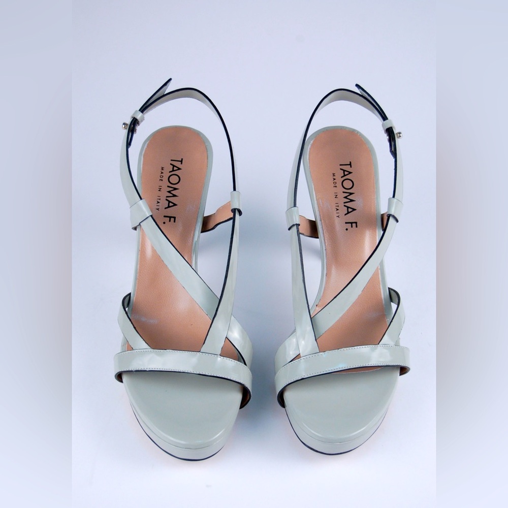 NWB gray luxury Italian heeled sandal